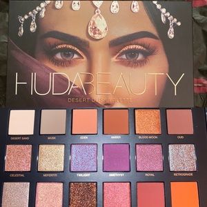 Huda Beauty Desert Dusk palette